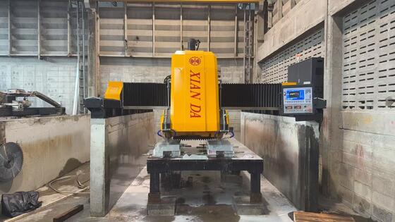 BLMM-1800 macchina CNC a 3 assi per il taglio di profili di pietra con 3500 mm di lunghezza massima di lavorazione e struttura di tipo ponte