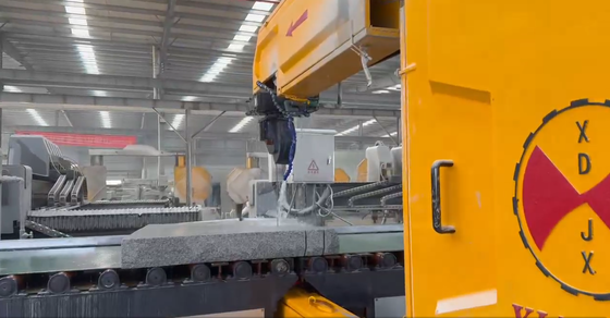 Macchina per taglio a filo diamantato CNC verticale con rotazione completa asse A 0-360°, motore principale a magneti permanenti e alta velocità del filo regolabile 20-40m/s
