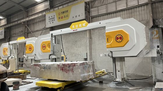 Macchina segatrice a filo diamantato CNC a quattro assi con dimensioni massime di lavorazione di 2500×3000×1500 mm, riduttore ad alta precisione e servomotore