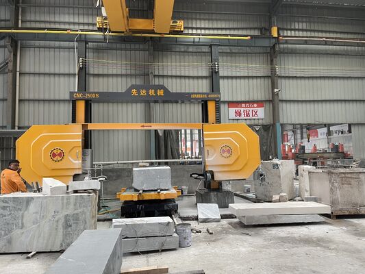Macchina CNC per segatura a filo di diamante con mandrino da 11 kW e riduttore e servomotore ad alta precisione per il taglio di pietra da 2500*3000*1500mm