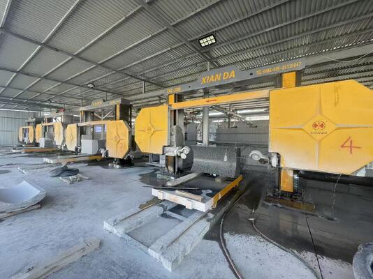 Macchina CNC per segatura a filo di diamante con mandrino da 11 kW e riduttore e servomotore ad alta precisione per il taglio di pietra da 2500*3000*1500mm