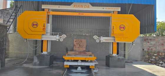 Discovery‐4 4 assi CNC seghe a filo di diamante, motore a magnete permanente da 15 kW, tavolo di lavoro servo rotante per taglio di lastre di pietra, colonne e tombe